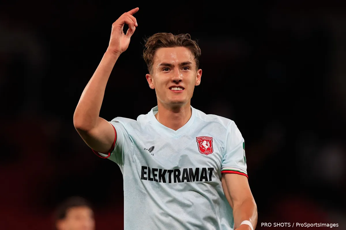 gustaf lagerbielke springen vieren manchester united fc twente 2024 2025