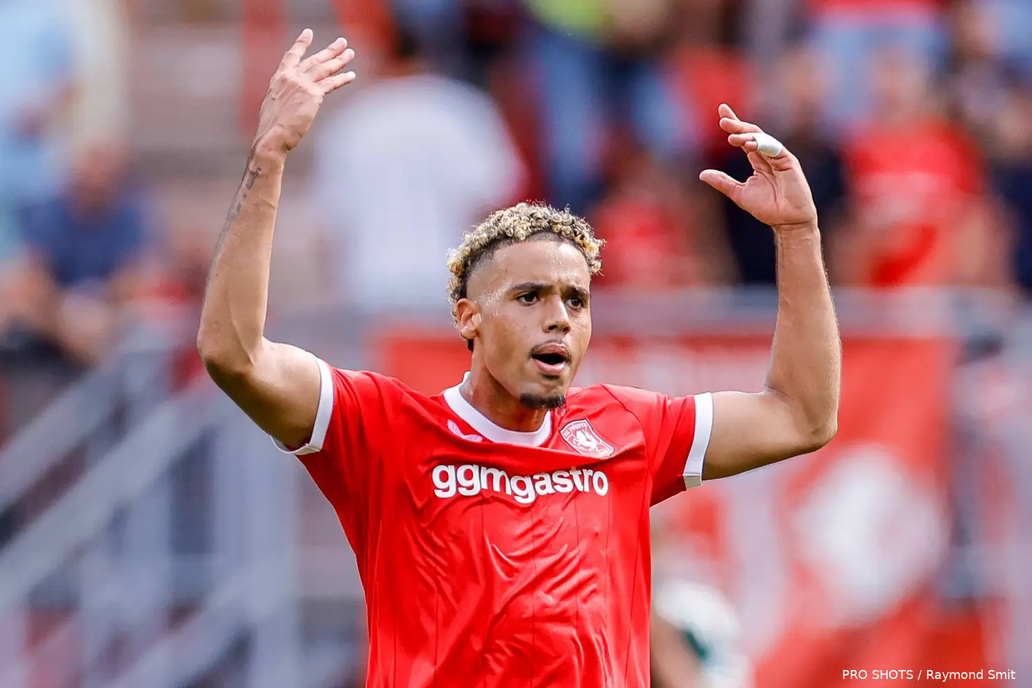 Daouda-Weidmann-FC-Twente-PEC-Zwolle-2026-2027