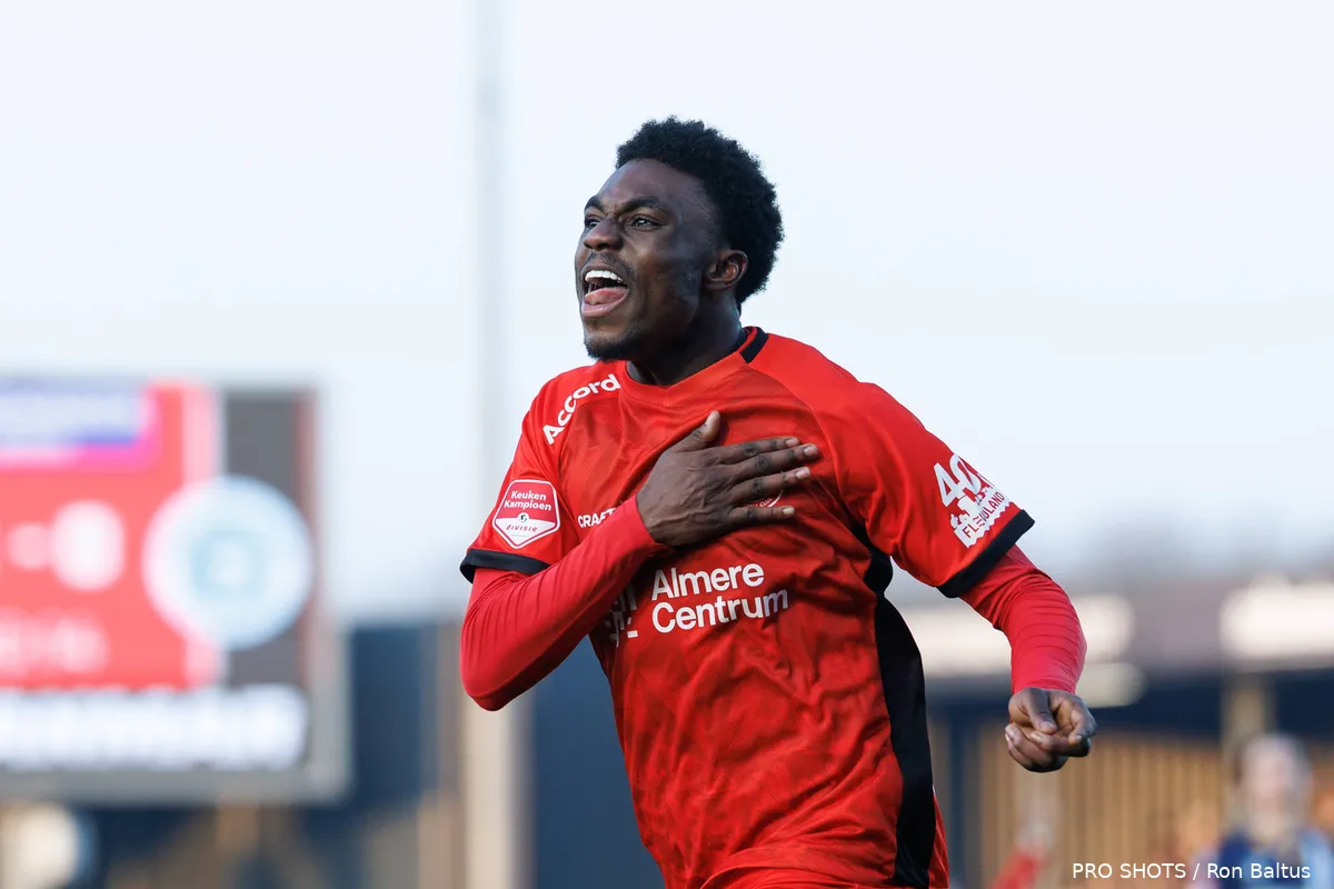 emmanuel-poku-juichen-almere-city-fc-de-graafschap-2025-2026