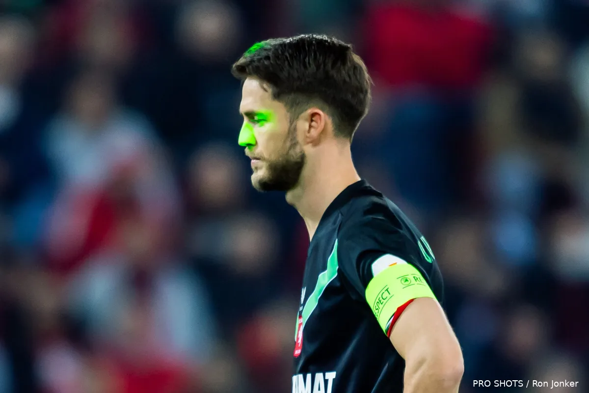 ricky van wolfswinkel groene vlekken laserpennen olympiakos piraeus