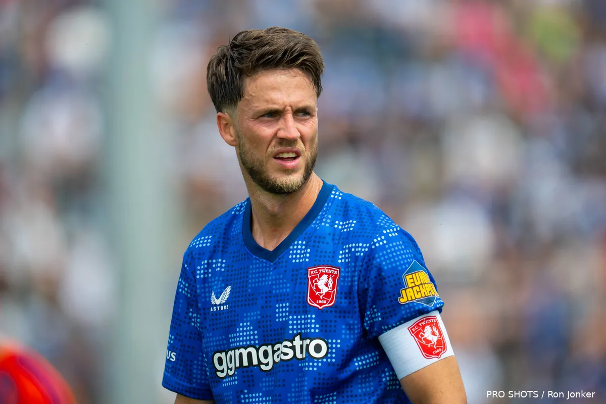 ricky-van-wolfswinkel-uitshirt-2025-26-aanvoerder