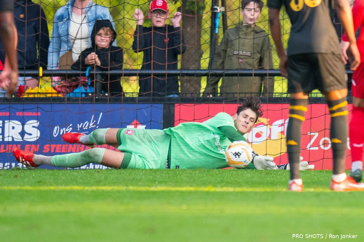 yannick-gerritsen-fc-twente-kaizer-chiefs-2025-debuut