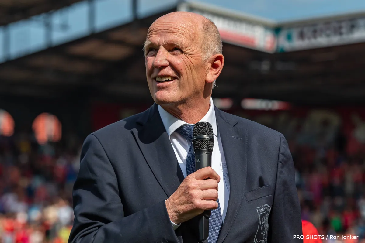 jan-streuer-toespraak-microfoon-fc-twente-stadion
