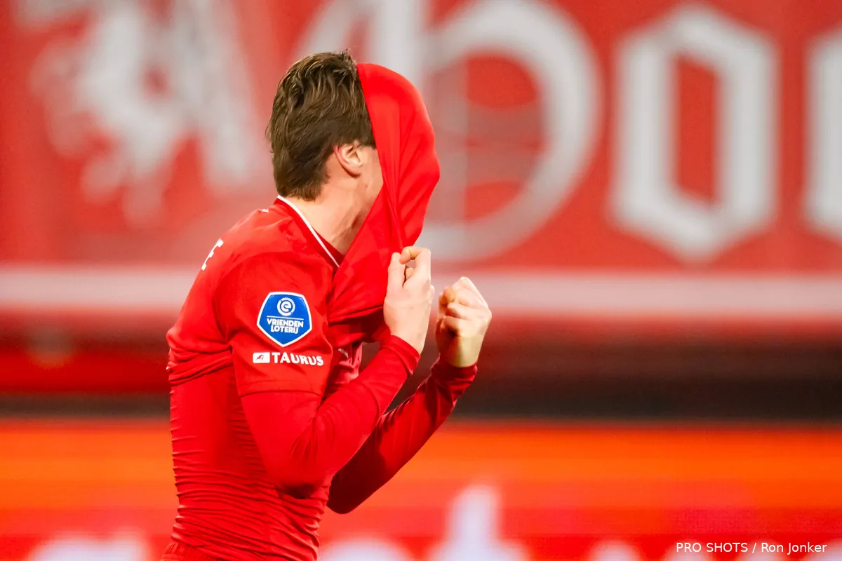 daan-rots-balen-shirt-over-hoofd-fc-twente-excelsior-2025-2026