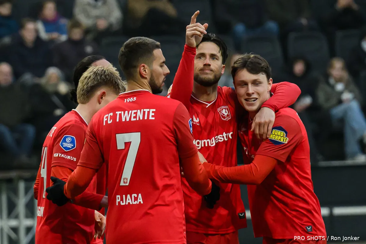 ricky-van-wolfswinkel-marko-pjaca-sondre-orjasaeter-kristian-hlynsson-close-up-juichen-heracles-fc-twente-2025-2026