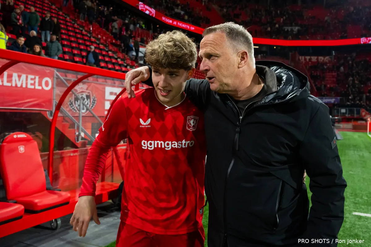 ruud-nijstad-john-van-den-brom-praten-fc-twente-fc-volendam-2025-2026