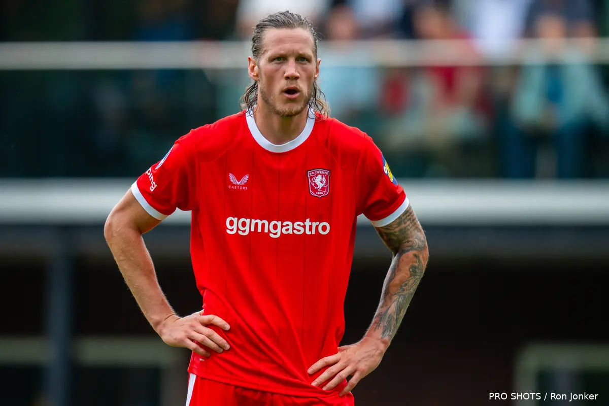 Wout-Weghorst-FC-Twente-KAA-Gent-oefenwedstrijd-2026-2027