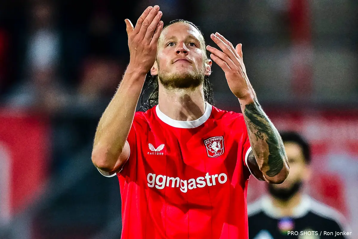 Wout-Weghorst-Qarabag-FK-Conference-League-2026-2027