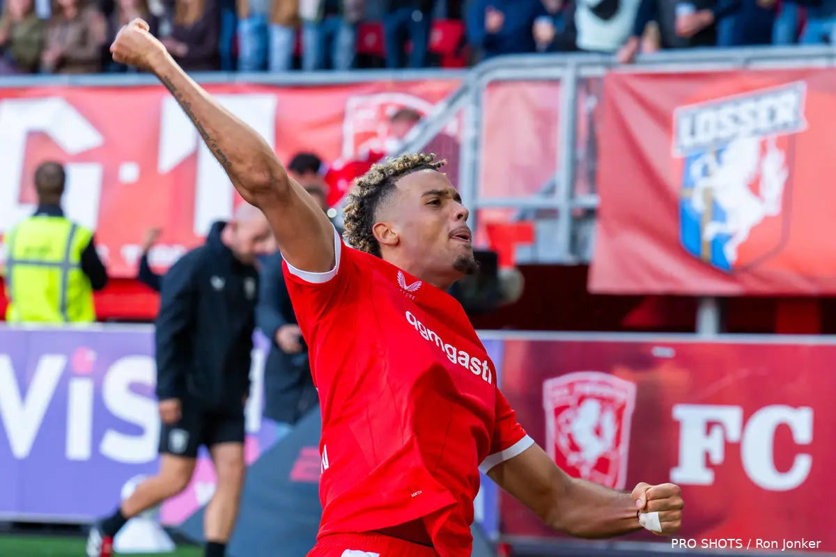 Daouda-Weidmann-FC-Twente-PSV-2026-2027