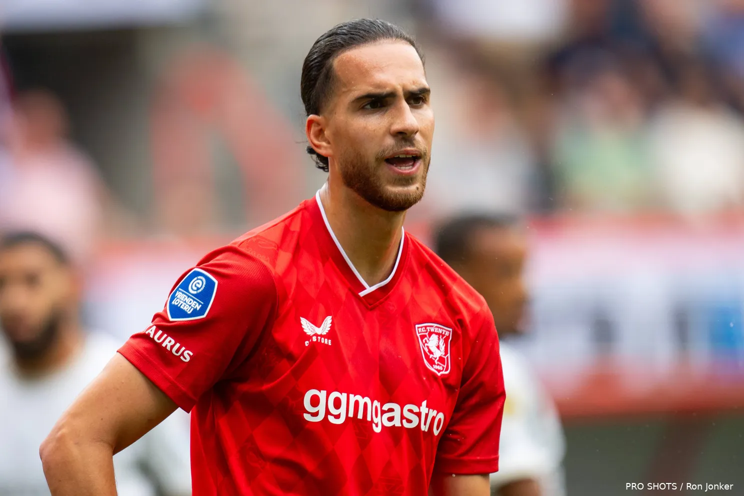 ramiz-zerrouki-middenvelder-fc-twente-seizoen-2025-2026