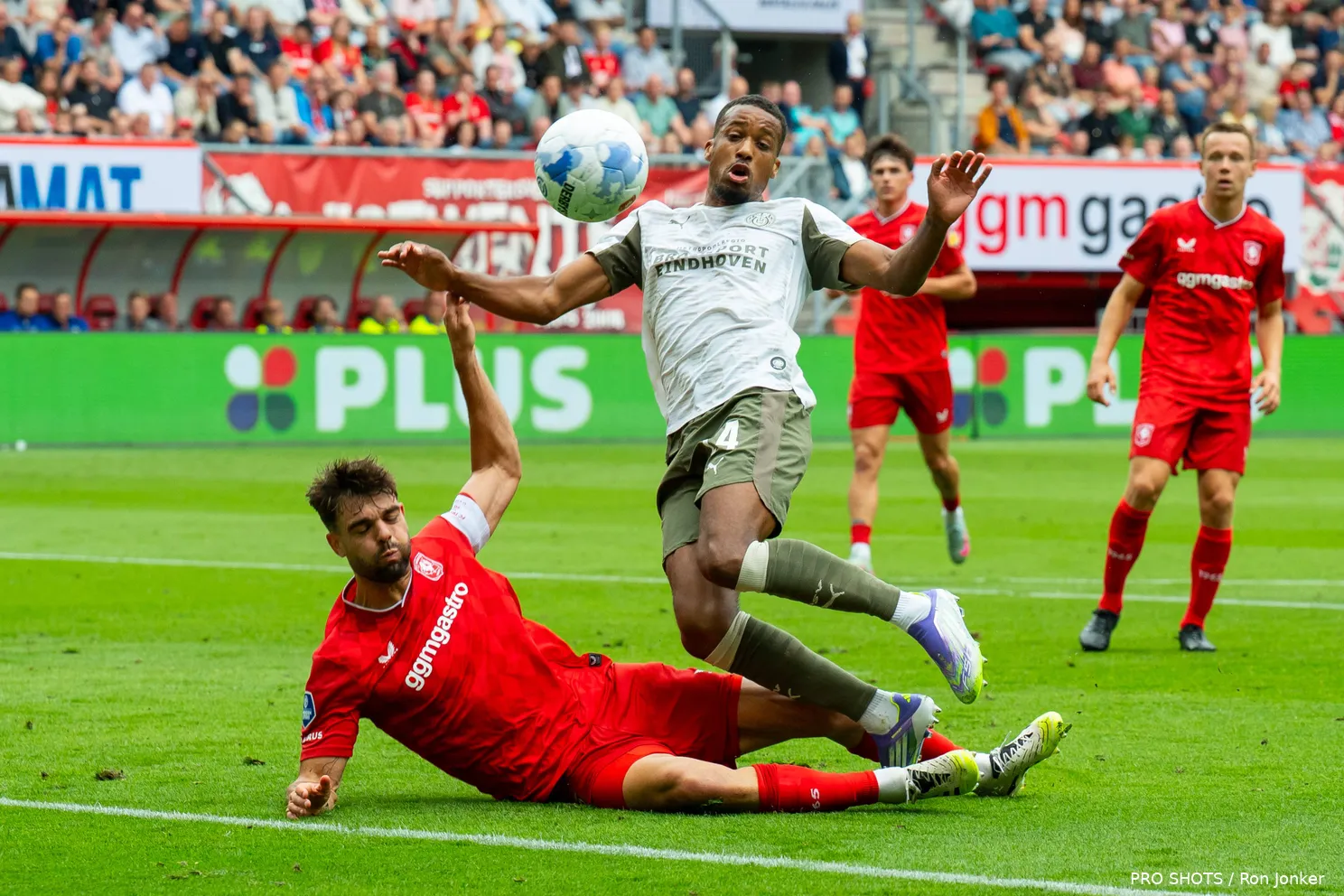 robin-propper-twente-psv-plea-2025