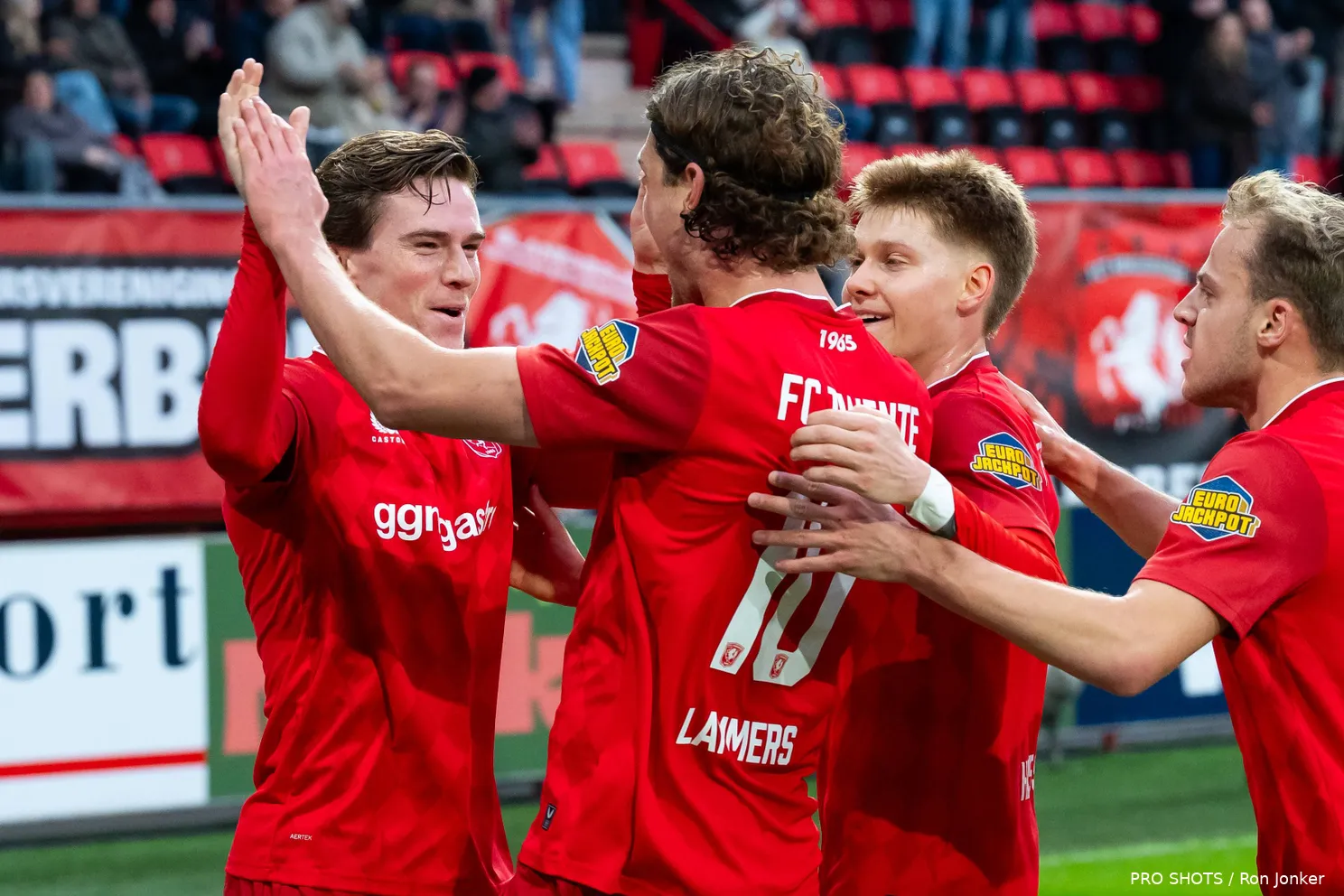 lammers-rots-vieren-doelpunt-twente-go-ahead-eagles-2025-web