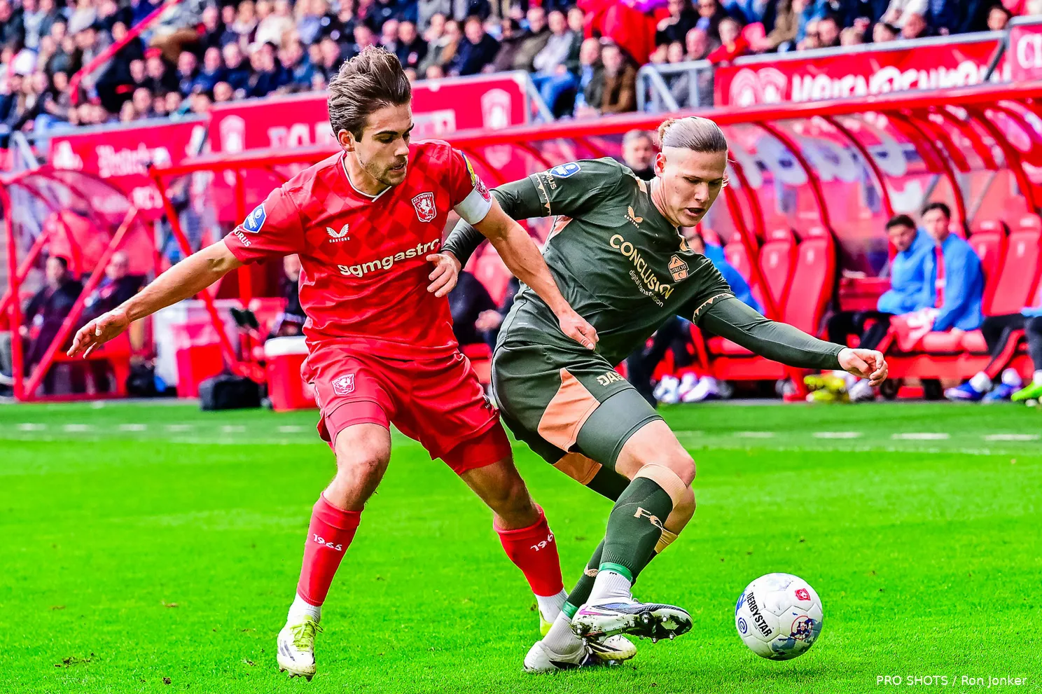 Bart-van-Rooij-Stepanov-FC-Twente-FC-Utrecht