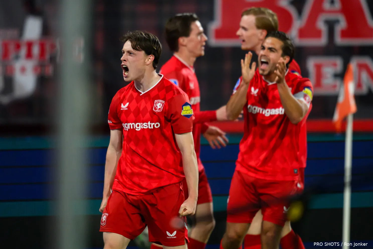 Sondre-orjasaeter-Bart-van-Rooij-FC-Twente-NEC