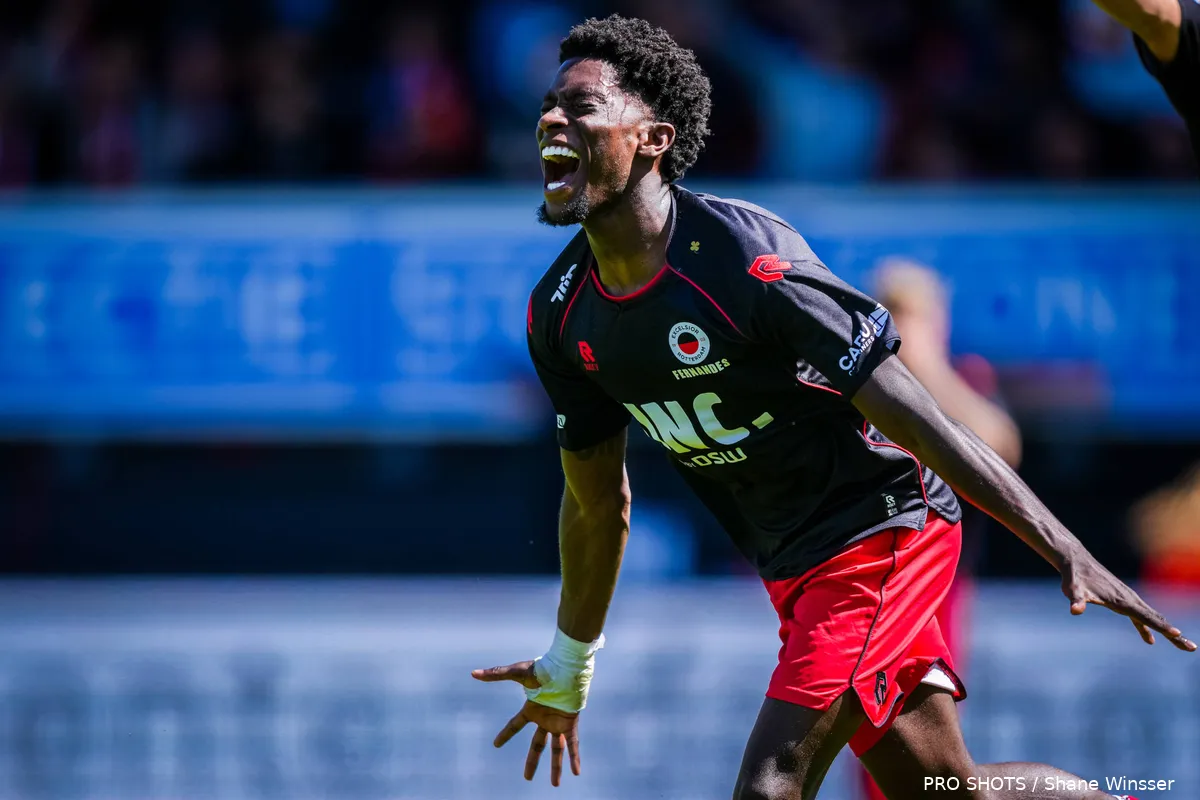 Derensili Sanches Fernandes viert zijn doelpunt voor Excelsior tijdens de Eredivisie-wedstrijd tegen FC Utrecht in Stadion Woudestein