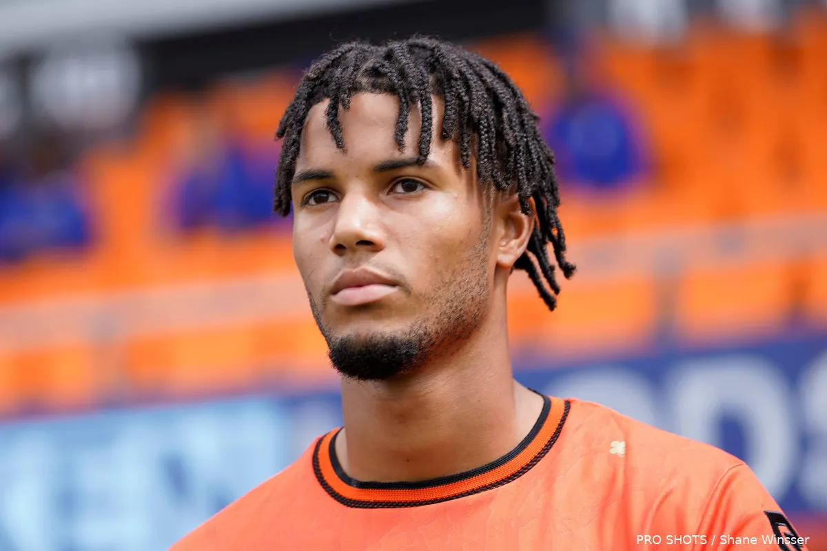 xavier-mbuyamba-fc-volendam-verdediger-centraal