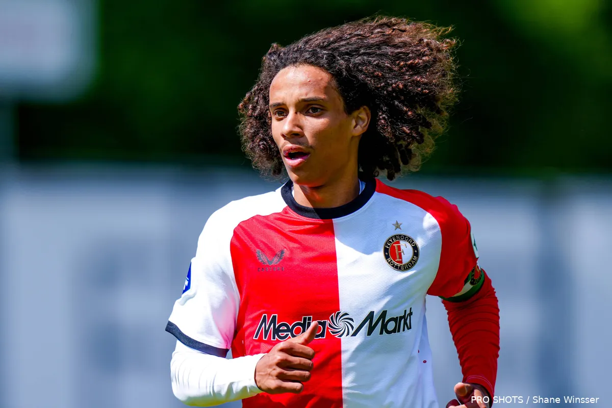 gjivai-zechiel-ingezoomd-fc-dordrecht-feyenoord-oefenwedstrijd-2024-2025
