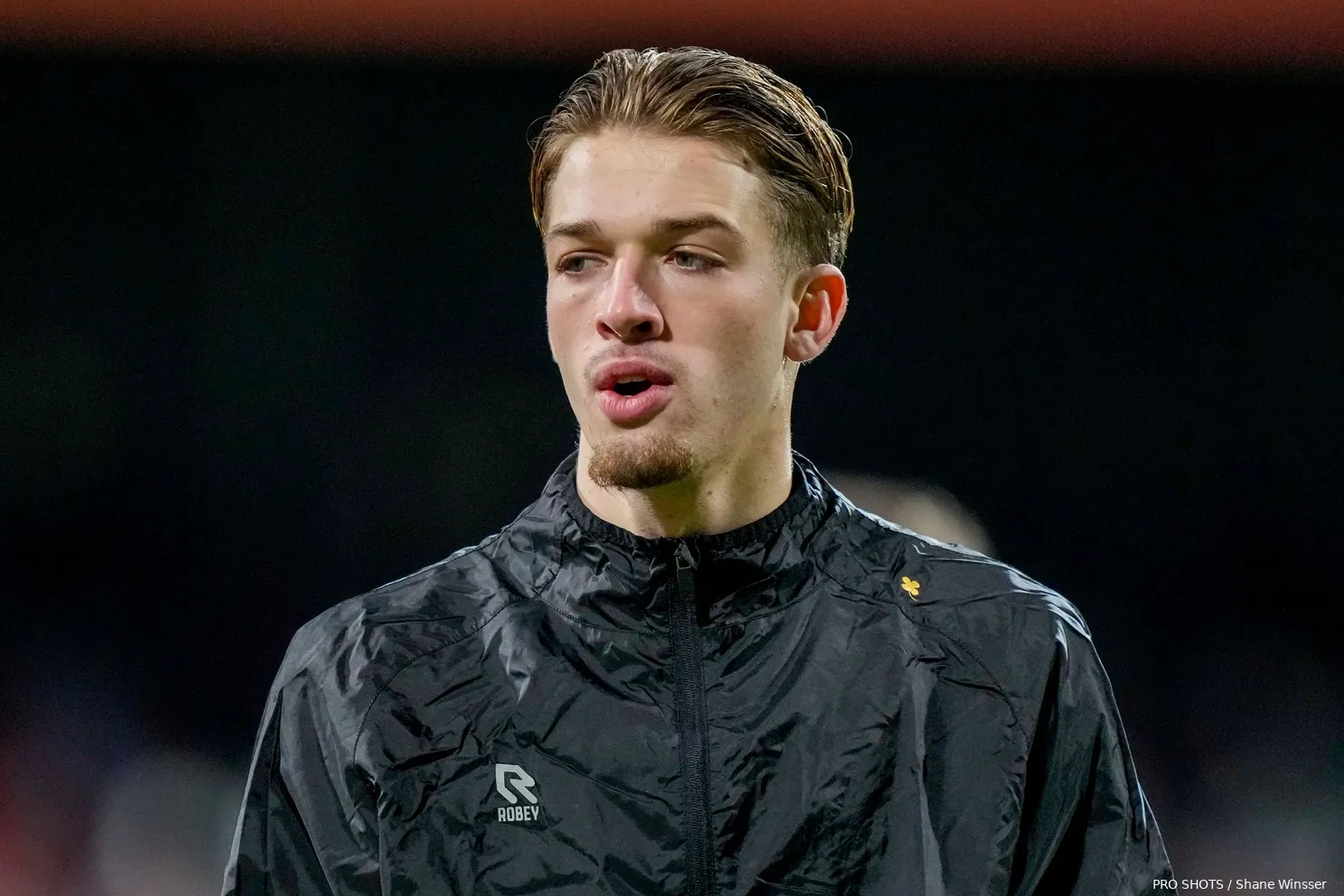 luciano valente zwart trainingspak groningen