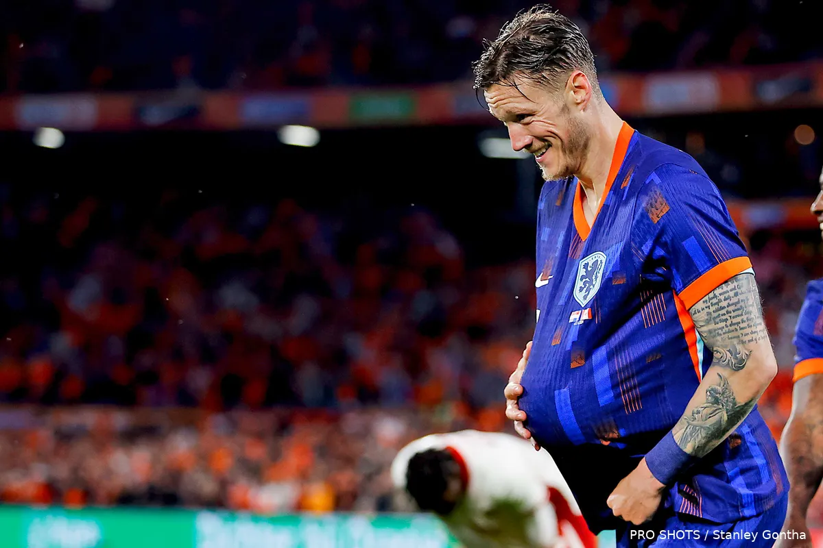 wout weghorst bal onder shirt juichen goal nederland canada oefenwedstrijd juni 2024