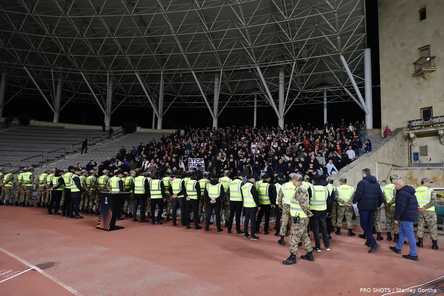 qarabag-fk-uitvak-supporters-ajax