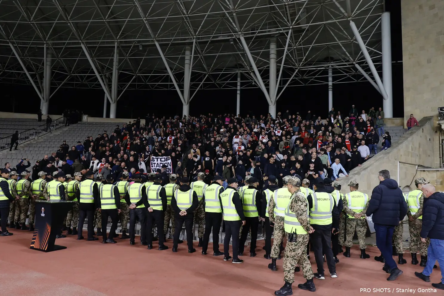 qarabag-fk-uitvak-supporters-ajax