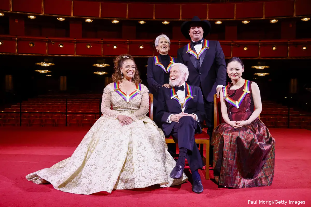 Debbie Allen, Joan Baez, Dick Van Dyke, Garth Brooks and Midori Gotō  at Kennedy Center Honors