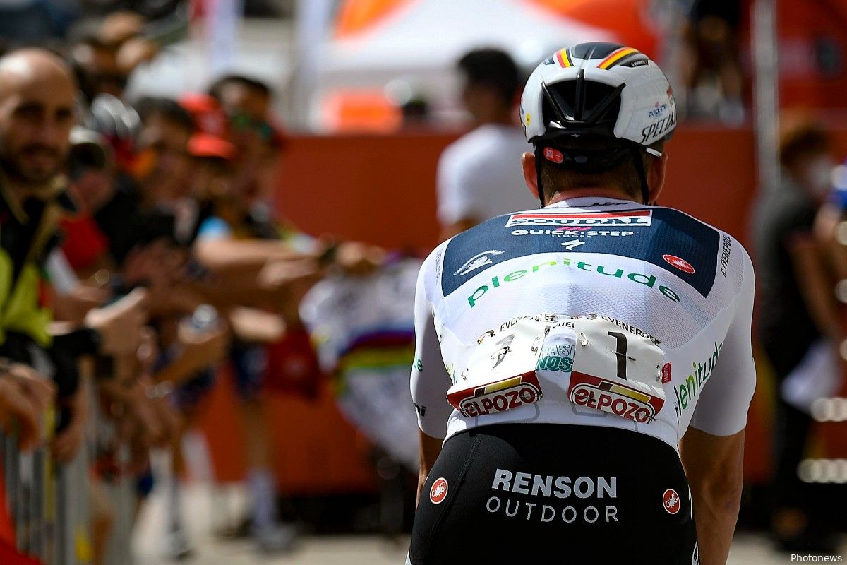 Emotionele Evenepoel hakt lastige knoop door over opgave in Vuelta: “Héél moeilijk"