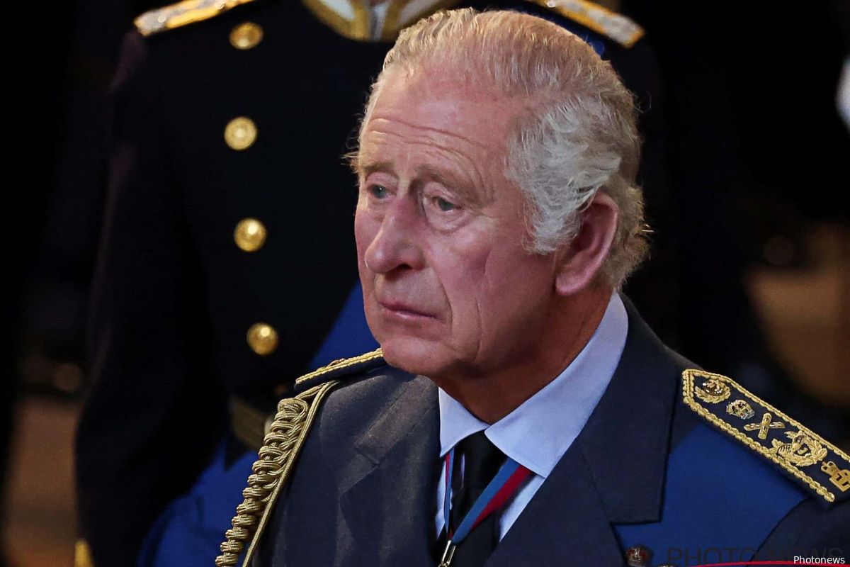 Koning Charles krijgt plots verschrikkelijk nieuws te horen: "Hij is overleden"