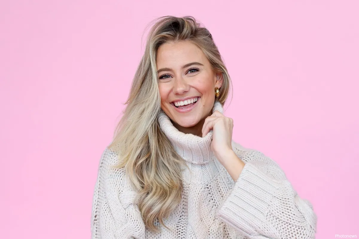 "Prachtig lichaam": ex-Miss België Celine Van Ouytsel pronkt met haar goedgevulde boezem