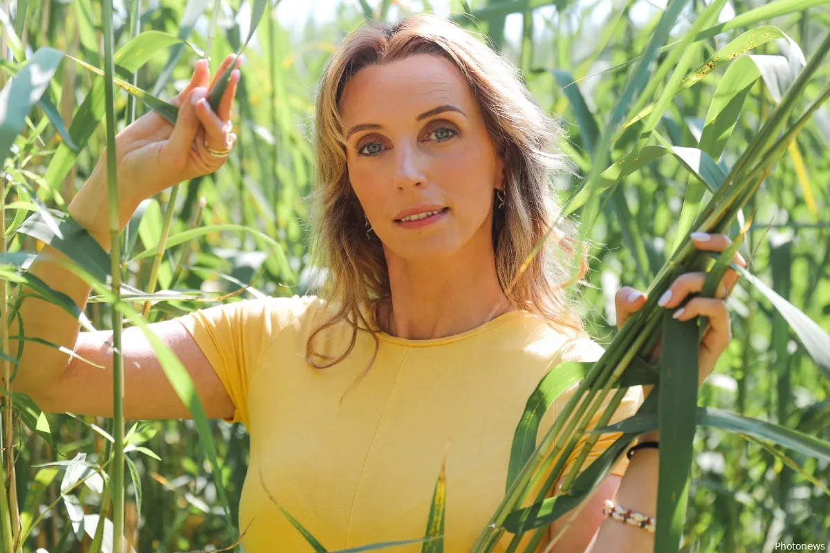 'Thuis'-actrice Tine Priem verbluft iedereen met heuglijk nieuws: "Ik kan het nog altijd niet geloven!"