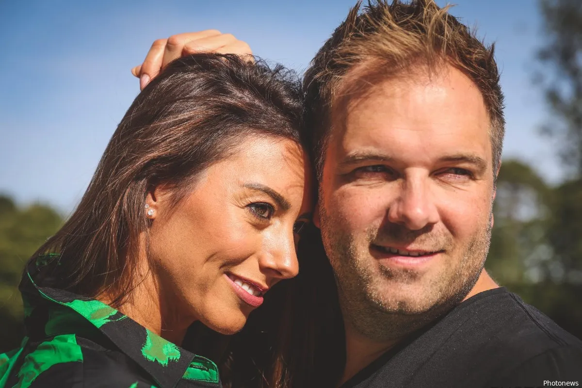 Echtgenote Valeska laat nieuwe, onherkenbare look van Niels Albert zien: "Ik heb dan een nieuw lief, hé"