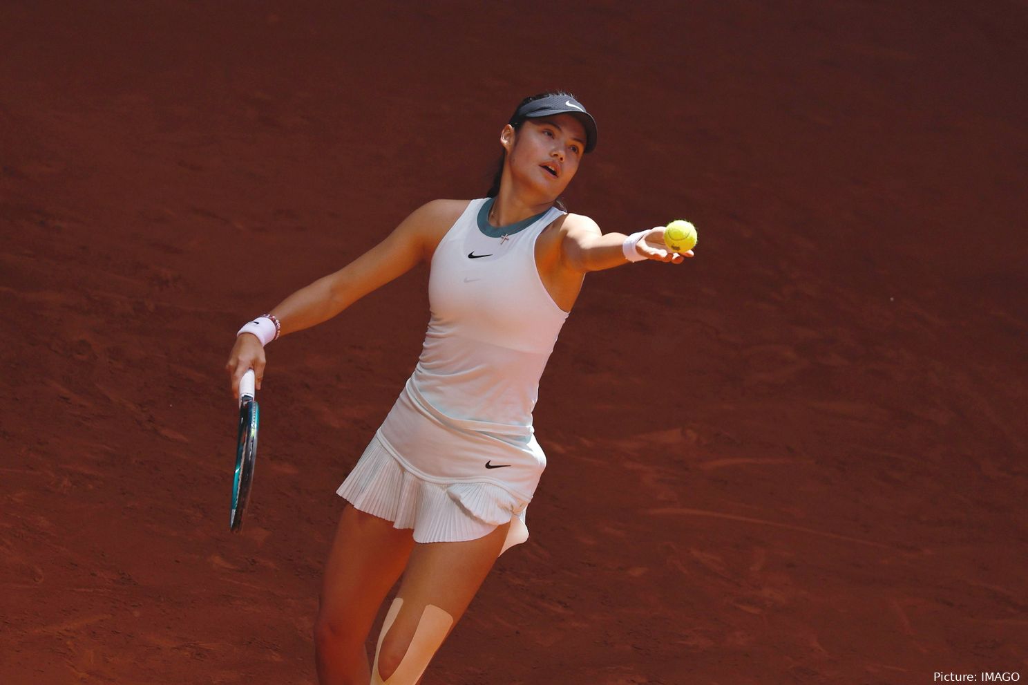 ANALYSE: Qualifikationsniederlagen, rätselhafte Entscheidungen, aber Emma Raducanu erreicht das US Open-Jubiläum in ihrem eigenen Tempo