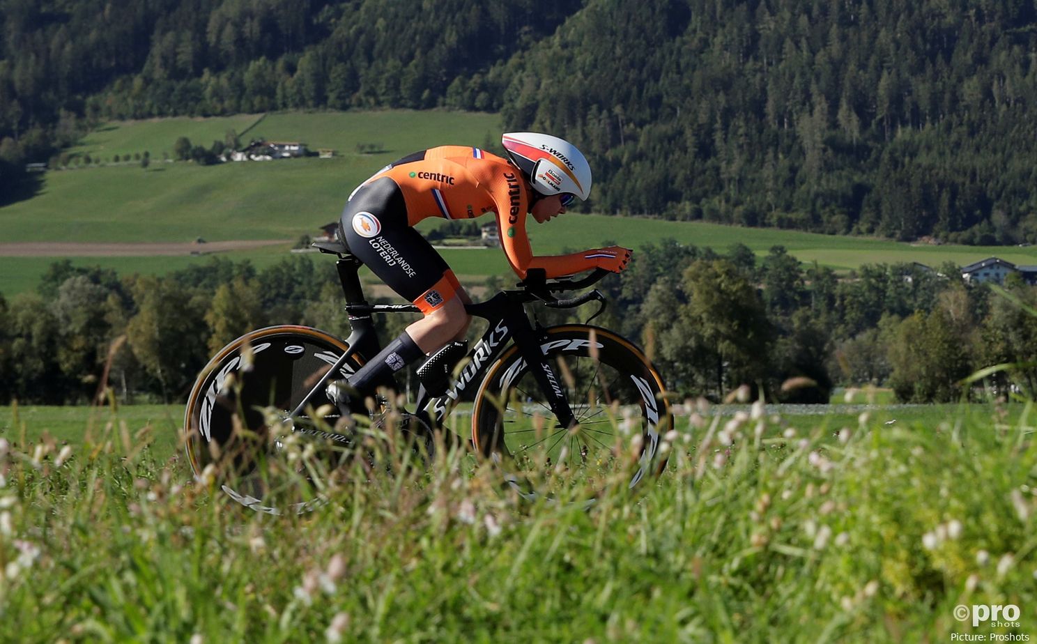 Anna van der Breggen vai regressar ao ciclismo profissional! A lenda do ciclismo vai correr pela SD Worx após a saída de Demi Vollering