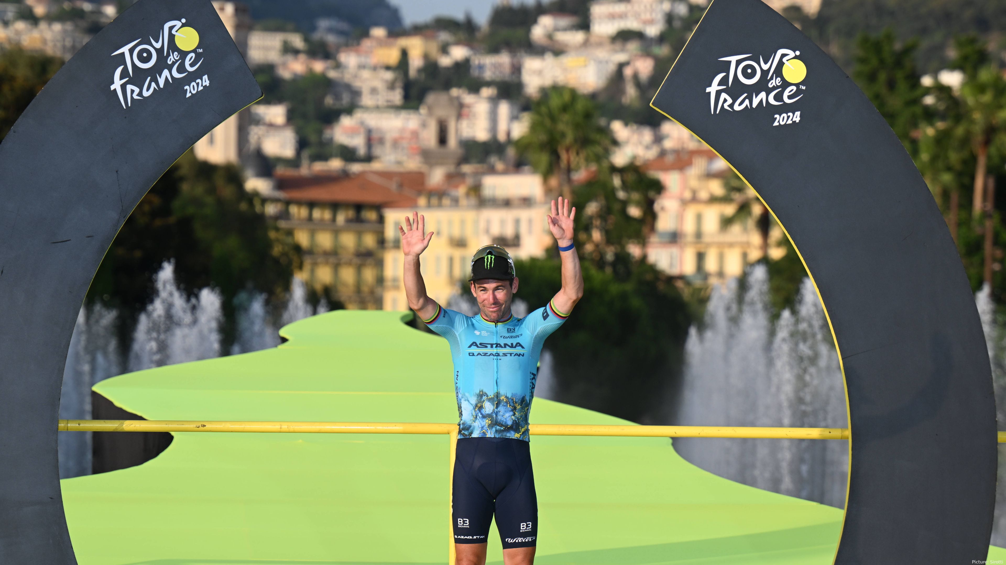 Mark Cavendish foi homenageado no pódio final da Volta a França 2024 em Nice.&nbsp;