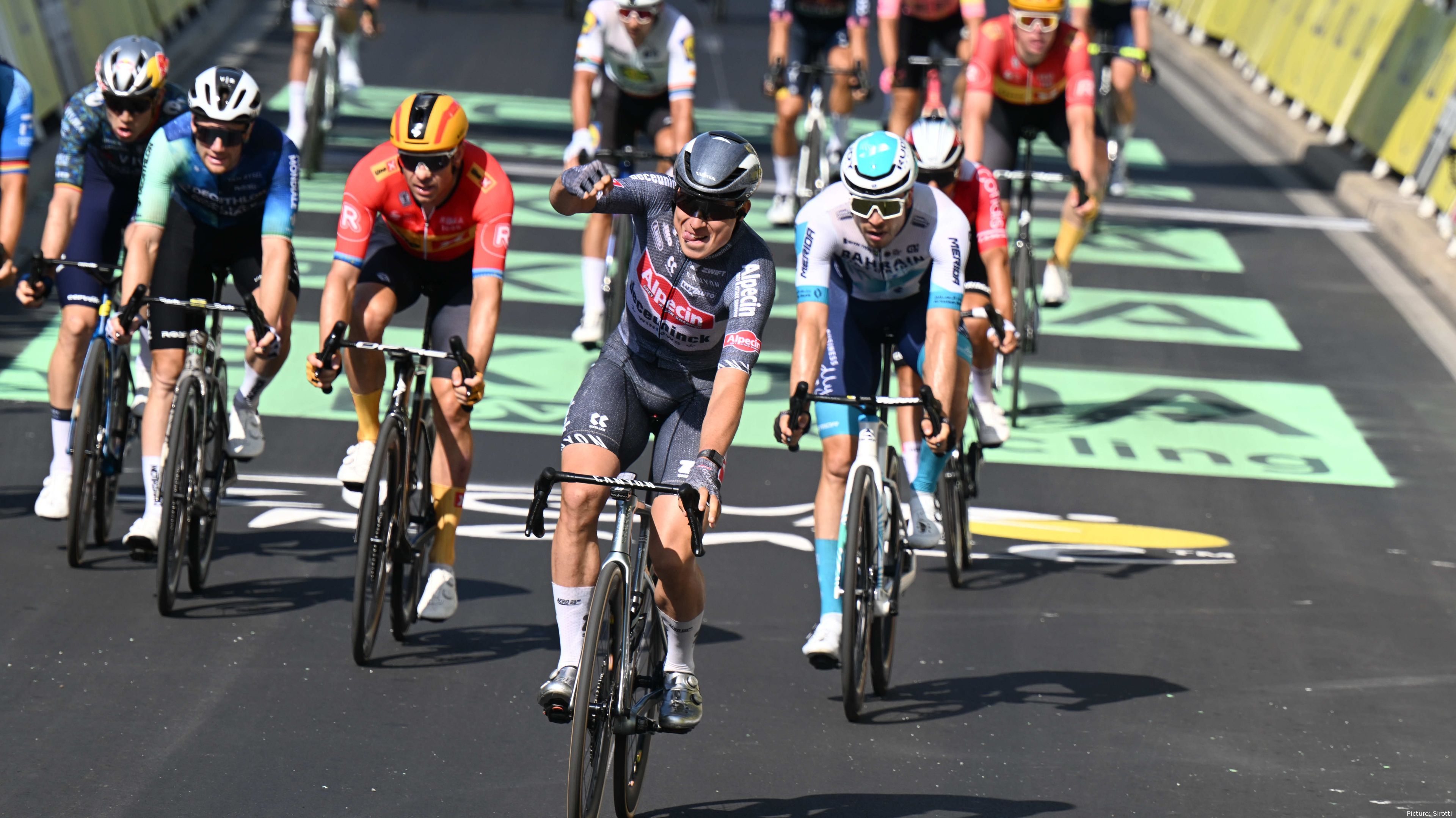 Jasper Philipsen conquistou três etapas na Volta a França, apesar de perder a camisola verde para Biniam Girmay