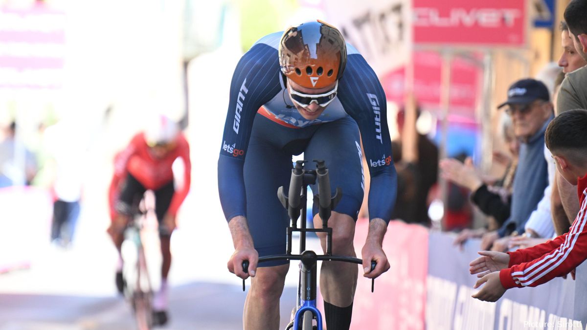 Max Walscheid victorious ahead of teammate Dylan Groenewegen at Omloop