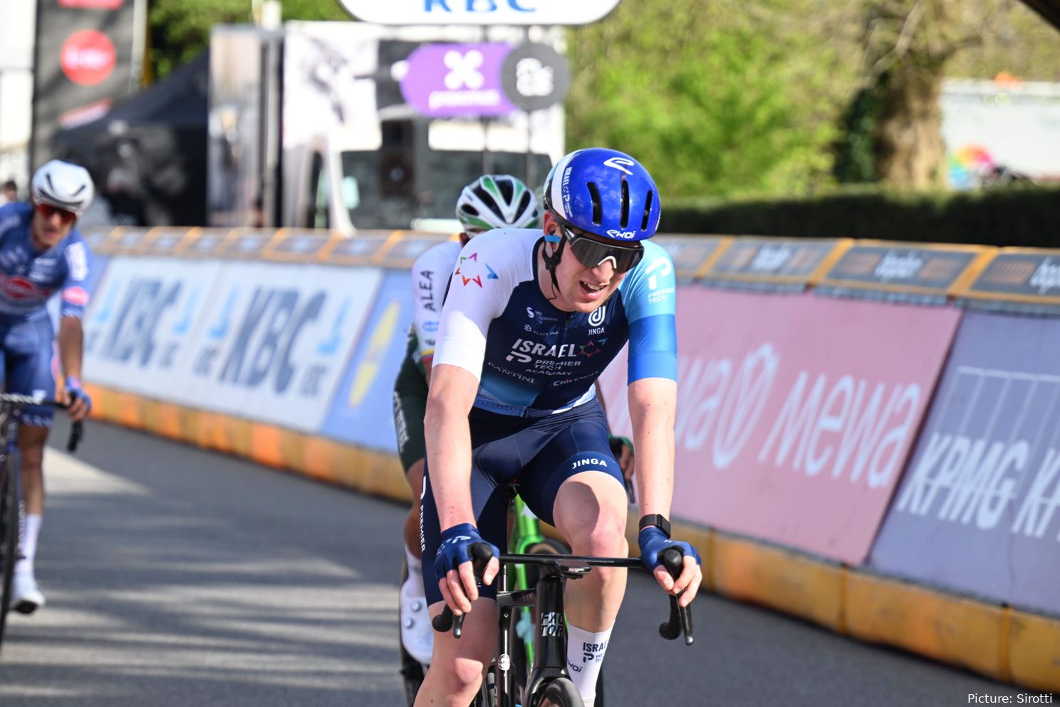 INCRÍVEL! Pablo Torres vence última etapa do Tour de l'Avenir com quase 4 minutos de vantagem sobre Joseph Blackmore, mas o britânico mantem a camisola amarela por pouco.