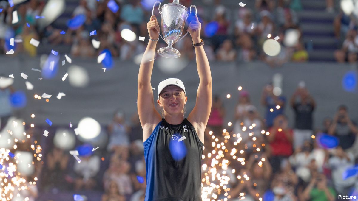 Legendary duo Steffi Graf and Martina Navratilova overtaken in career prize money already by Iga Swiatek