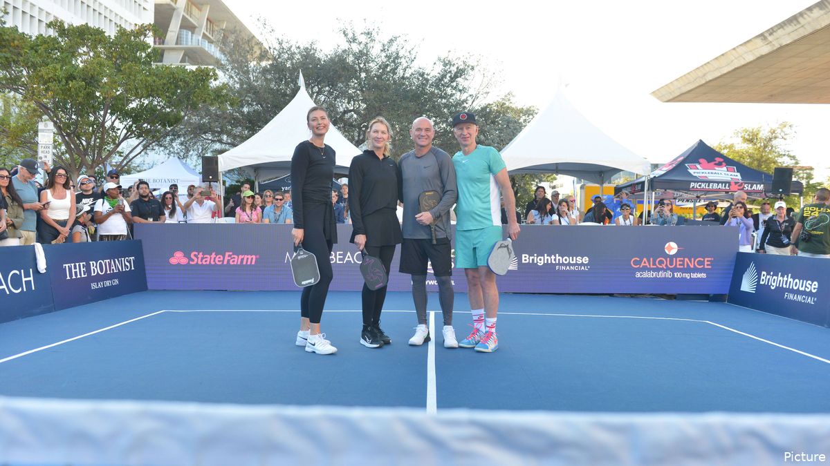 Andre Agassi y Steffi Graf derrotan a John McEnroe y Maria Sharapova y