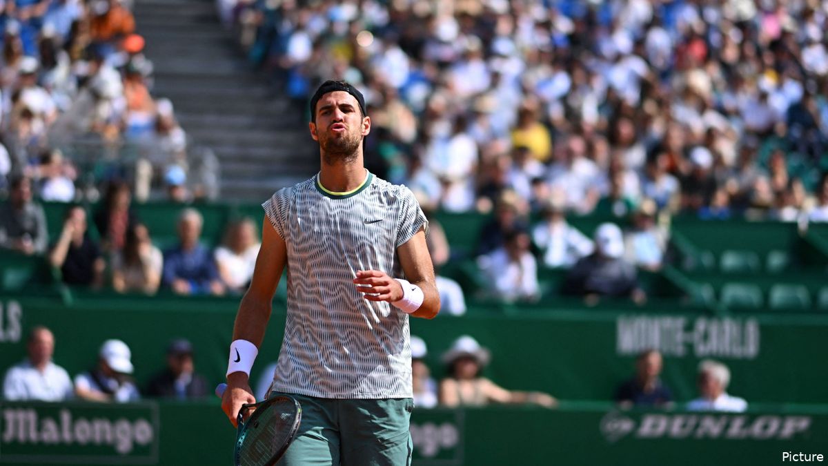 Karen Khachanov kocht vor Wut während der Niederlage gegen Stefanos