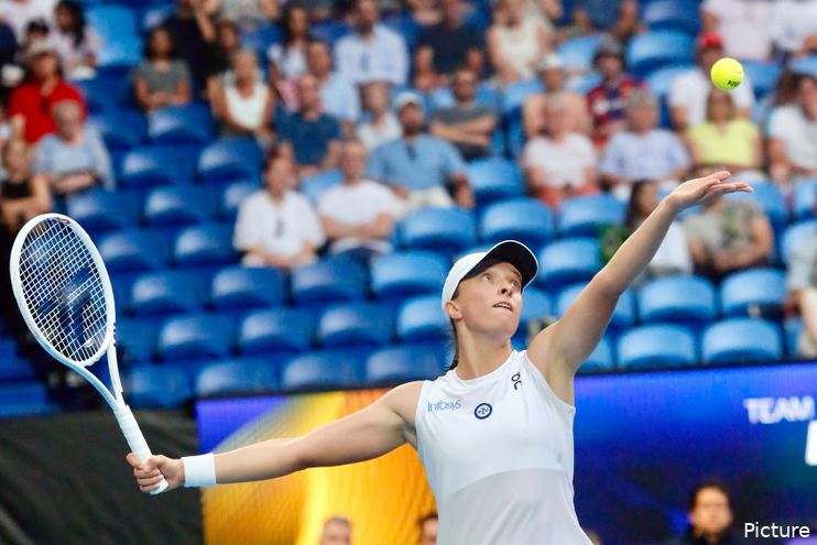 Perfect Poland make prolific start to United Cup as Iga Swiatek and