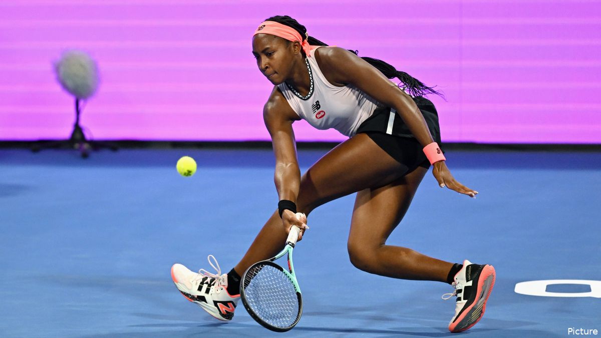 Coco Gauff regala zapatillas de su nueva colección a un grupo de