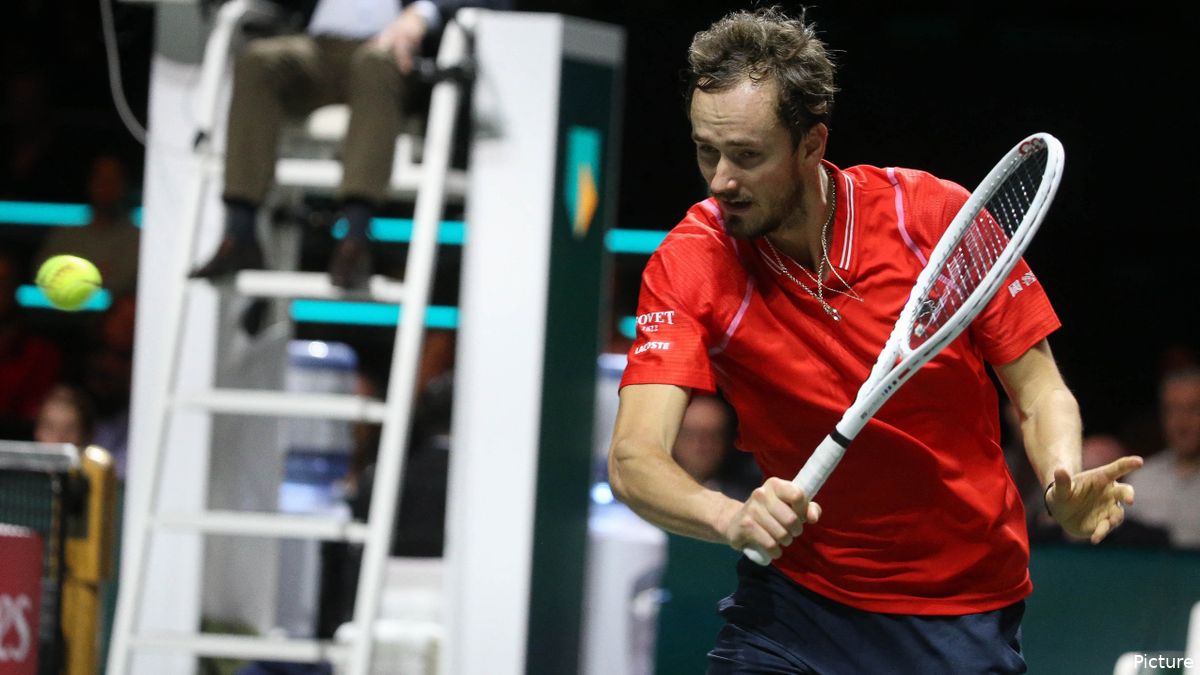 Daniil Medvedev barely pulls through against O'Connell in Doha