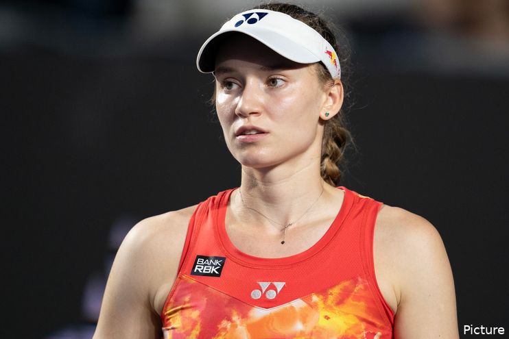 Elena Rybakina trades off-season rest for racket madness ahead of World