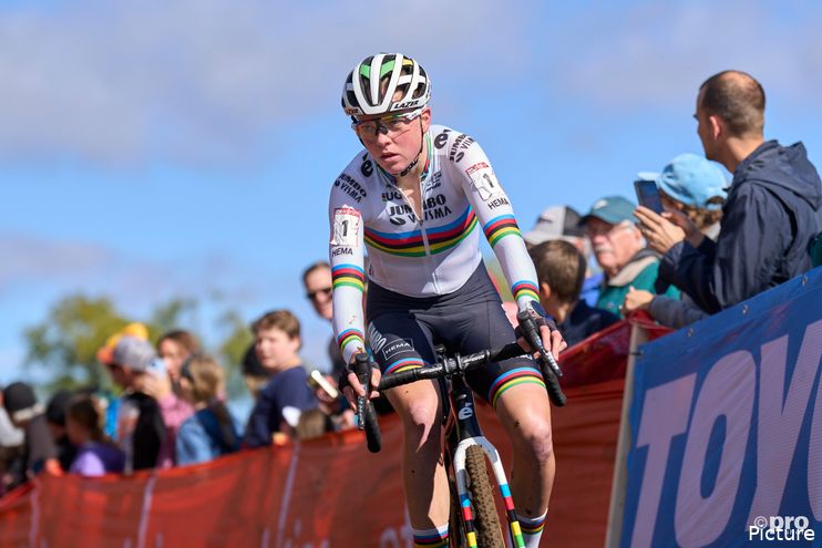 Fem van Empel set for two-week break from cyclocross action after busy