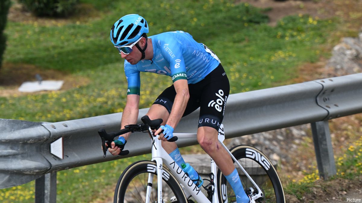 Davide Bais takes dream win on stage 7 of the Giro d'Italia: 
