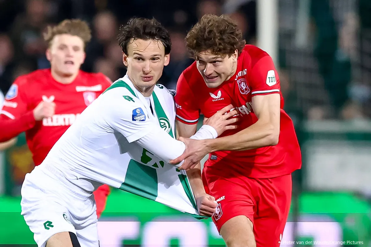 hjalmar ekdal sam lammers duel fc groningen fc twente 2024 2025 close up