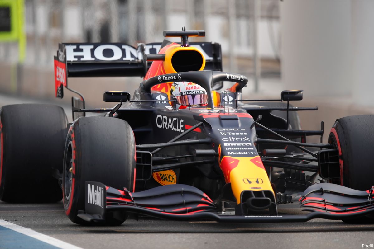 Verstappen met zijn Red Bull langs FIA voor keuring: 'Alle onderdelen bleken te voldoen'