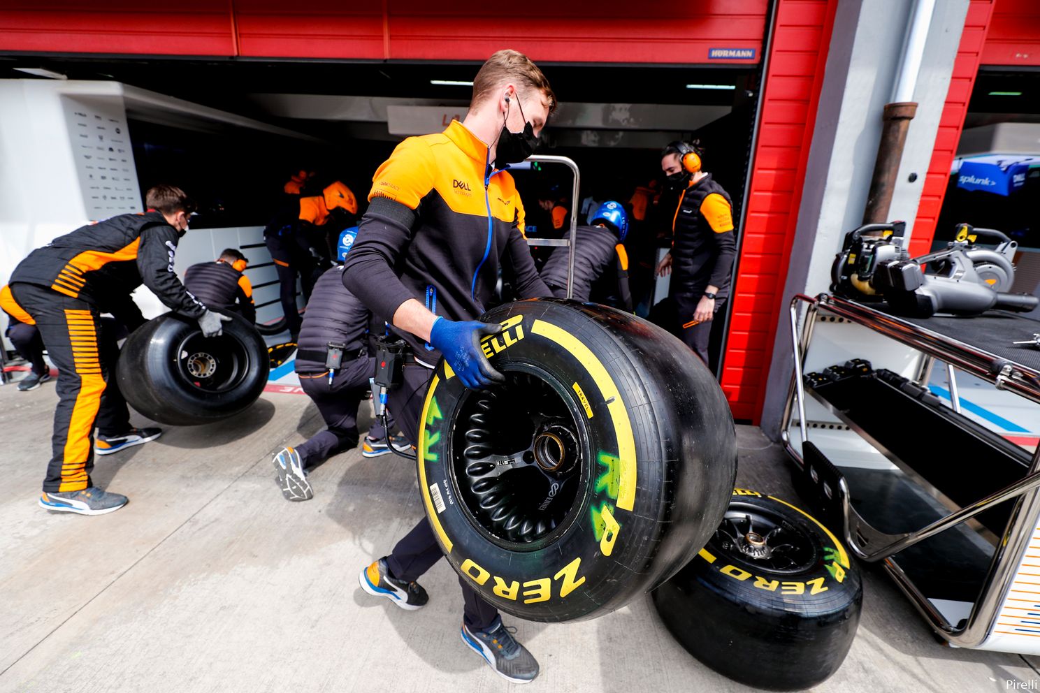 Het oververhitten van de banden zorgt ervoor dat de coureurs elkaar minder goed kunnen volgen (Foto: McLaren F1 Media)