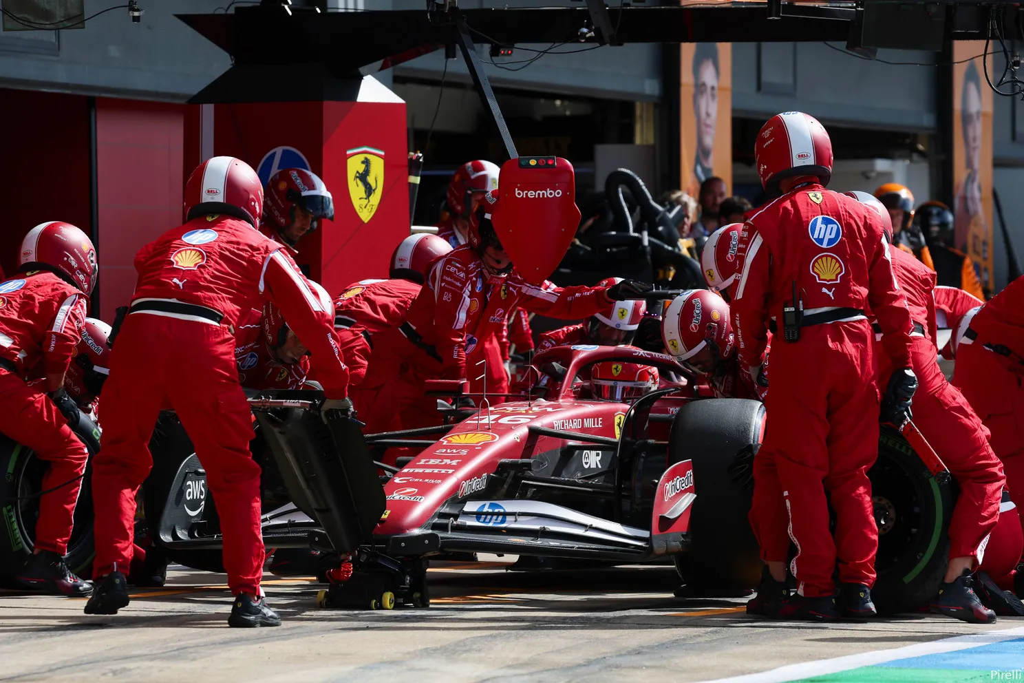 charles leclerc ferrari pitstop 2025 silverstone groot brittannie zondag race pirelli